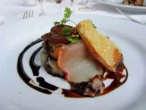 Foie gras poêlé sur écrasé de pommes de terre