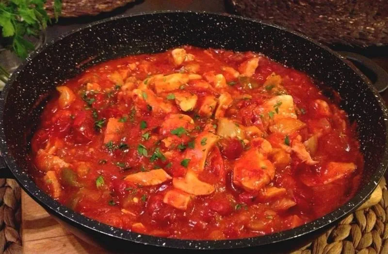 Kavarma, ragoût de Bulgarie au poulet et légumes