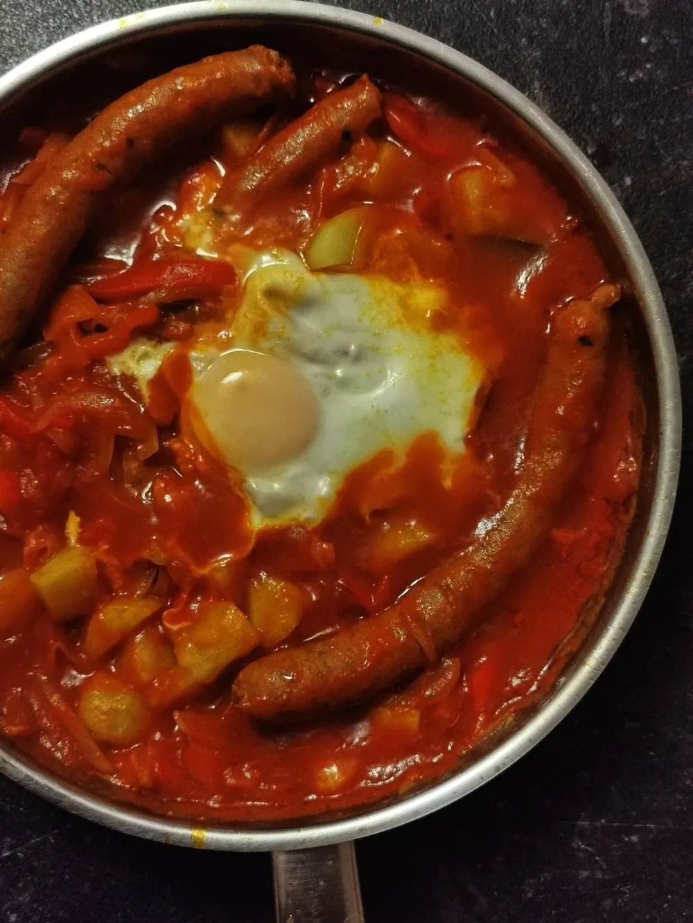 Ojja de Tunisie aux merguez et sauce tomates à la harissa