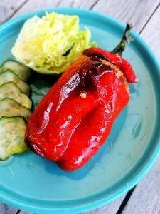 Poivron farci au riz, raisins et feta (recette grecque)