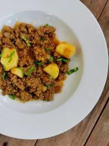 Kimo malgache au bœuf, pommes de terre et épices