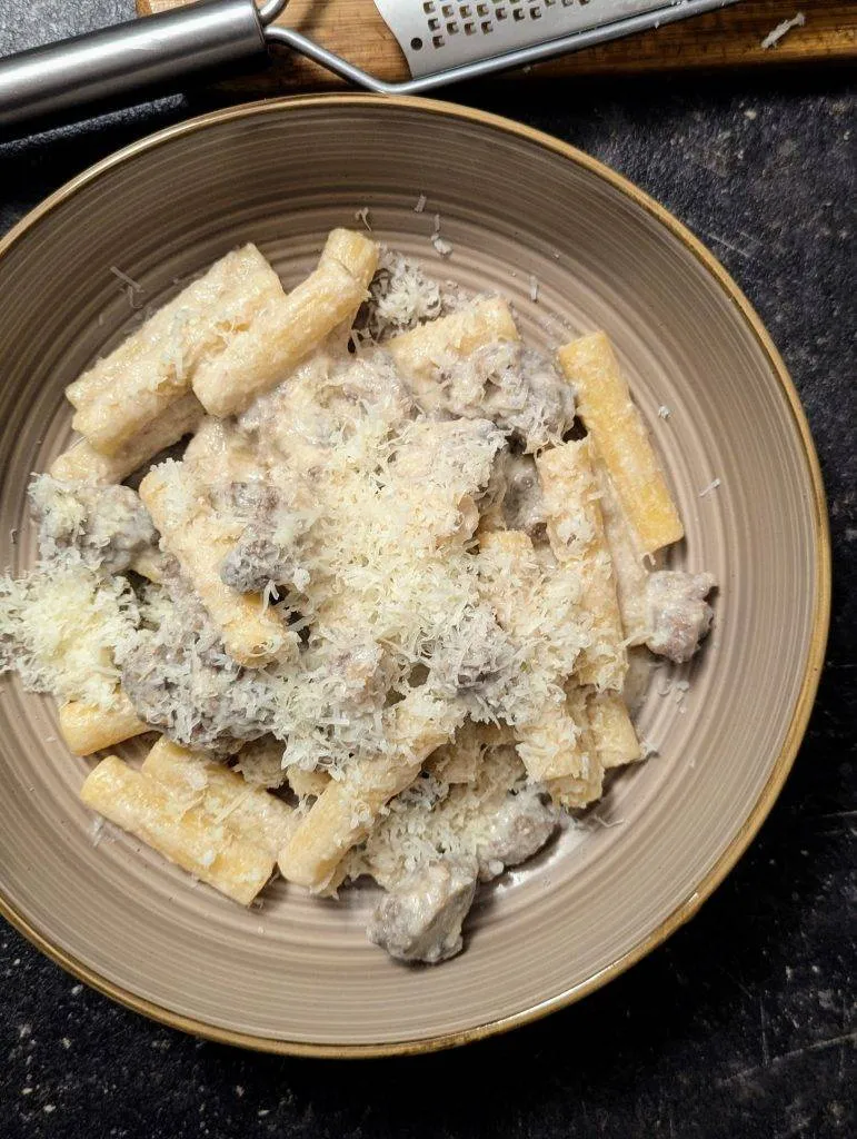 Pâtes à la saucisse et ricotta ou brousse